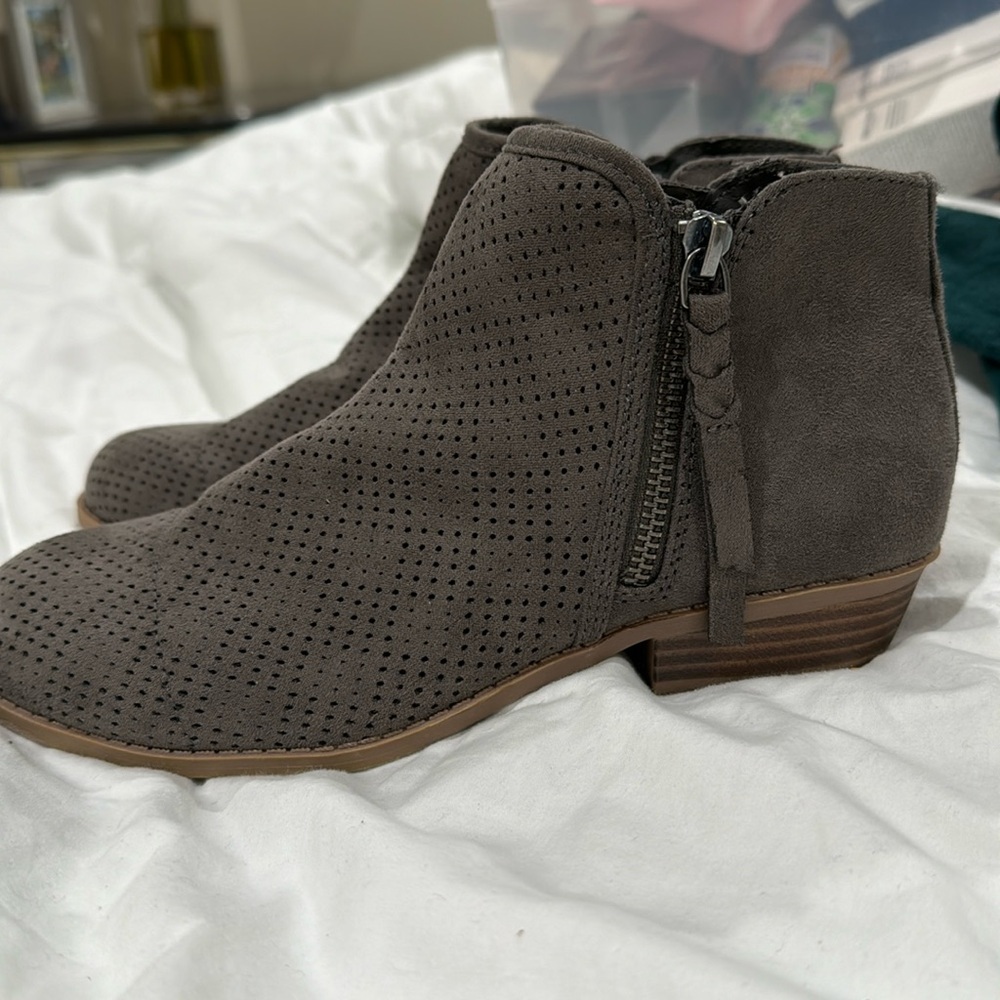 NWT Grey mesh booties